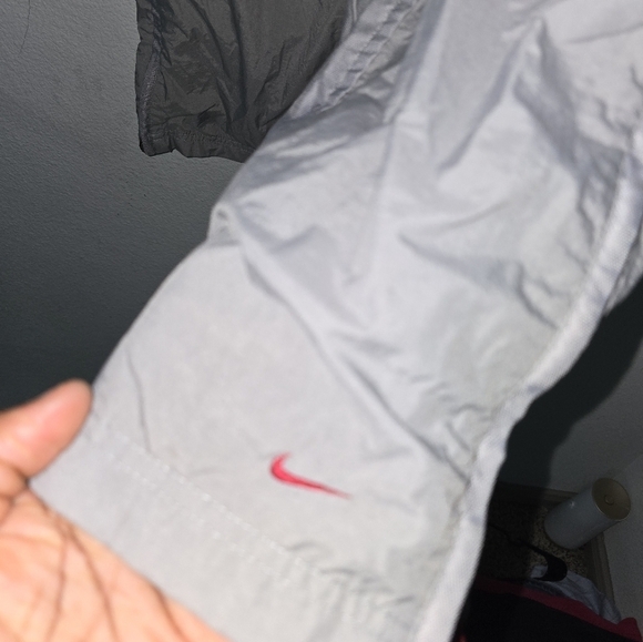 Nike Wind Breaker Pants Women Sz 4-6 Gray Hem Side Zippers Athleisure - Picture 10 of 15